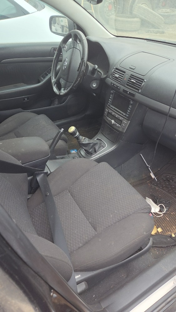 Toyota Avensis kombi na díly - 3
