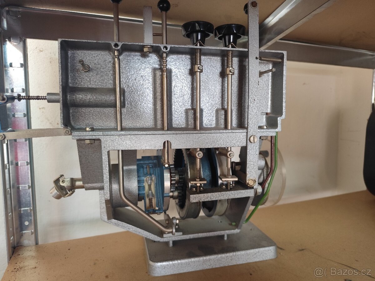 Model stirlingow motor, rez karburátora - 3