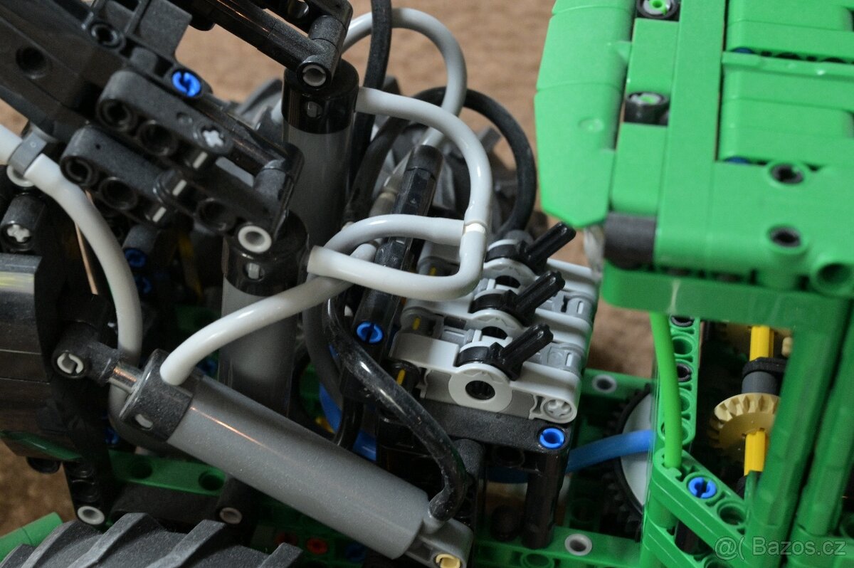 Lego Lesní traktor 42157 - 3