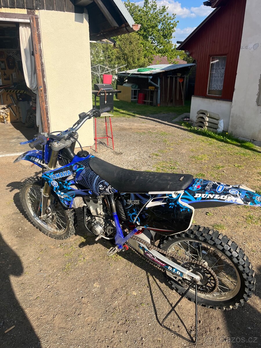 Yamaha yzf 450 2005+oblečení a helma