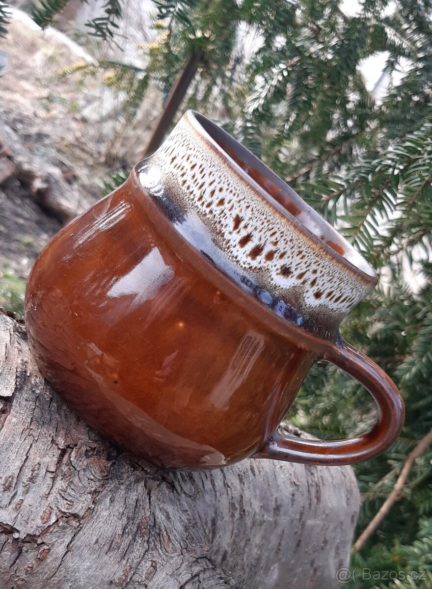 Hrnek hnědý velký. - 3