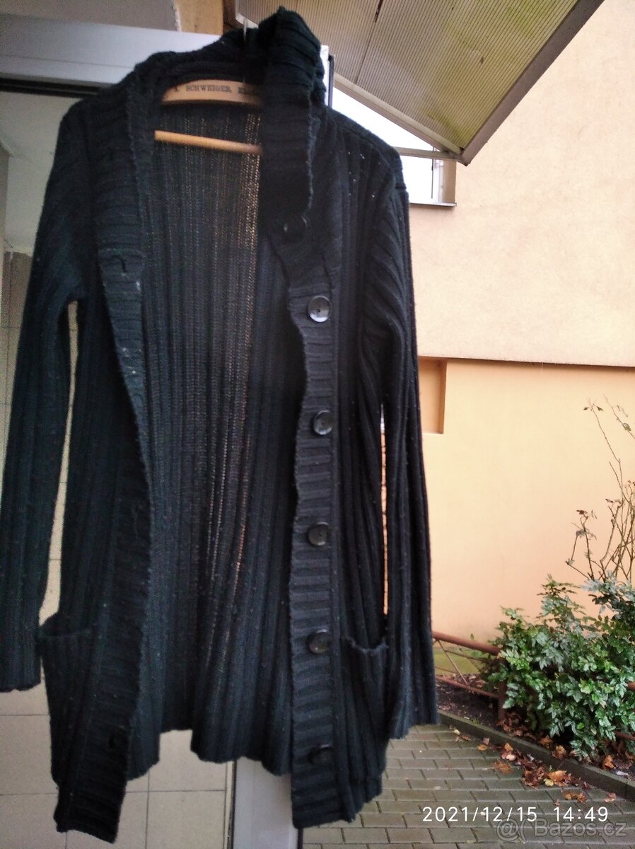 Kabáty bundy čepice šátky - 3