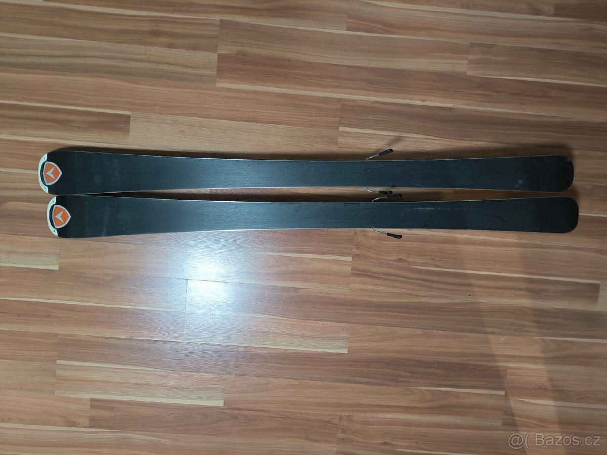 Sjezdové lyže Dynastar 153cm v dobrém stavu - 3