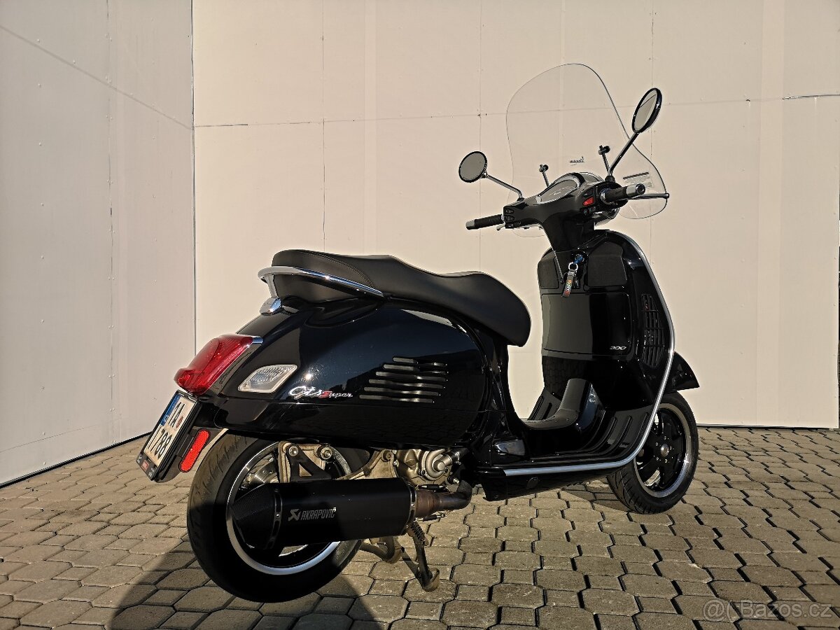 Vespa GTS 300 Super, r.v.2018, nová v ČR , najeto 7.441 km - 3