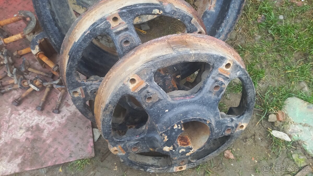 Zetor 25A-zadní kola - 3