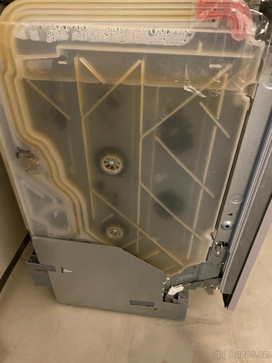 MYČKA NA NÁDOBÍ - 3