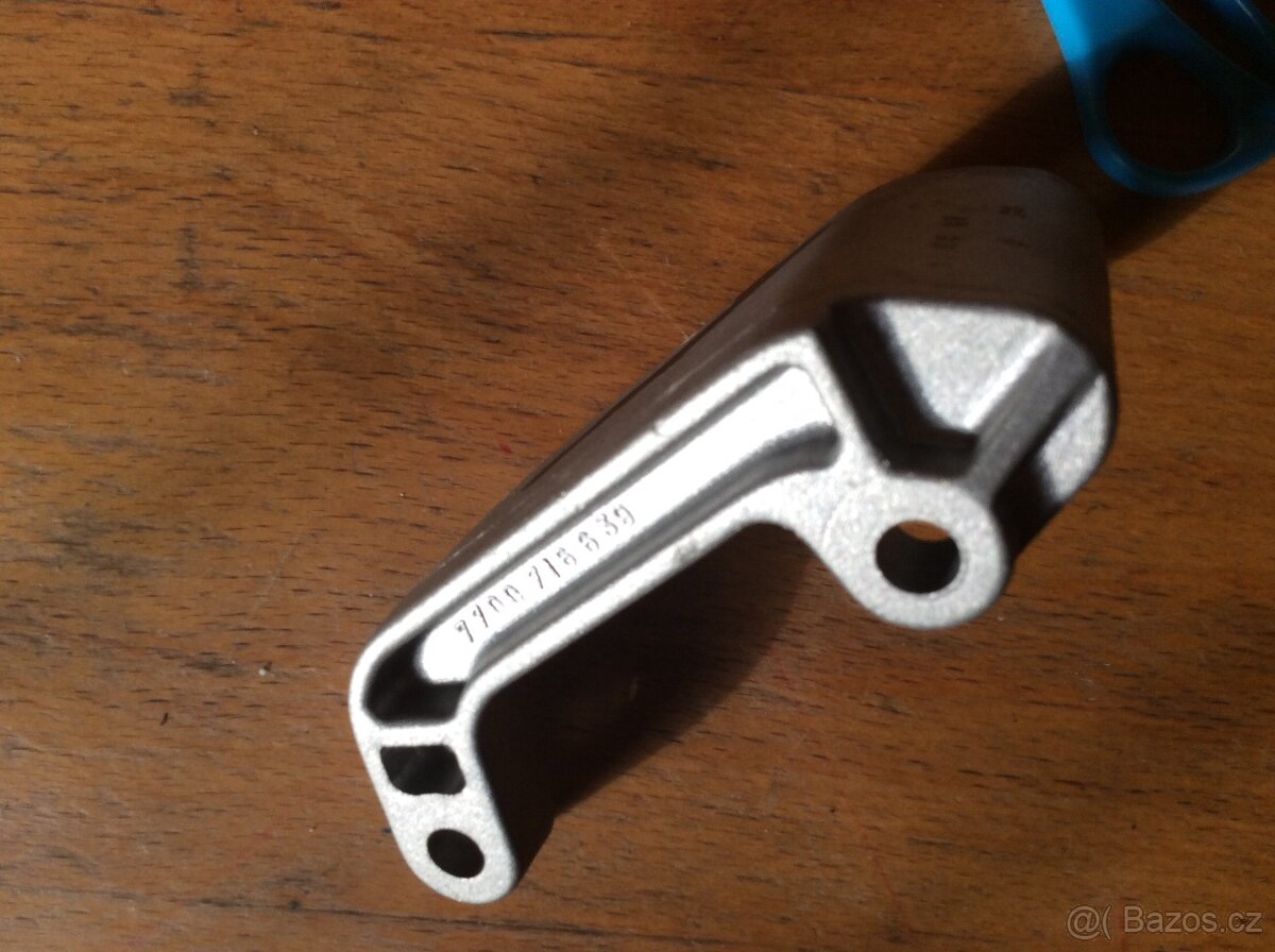 Držák Renault 7700716639 - 3