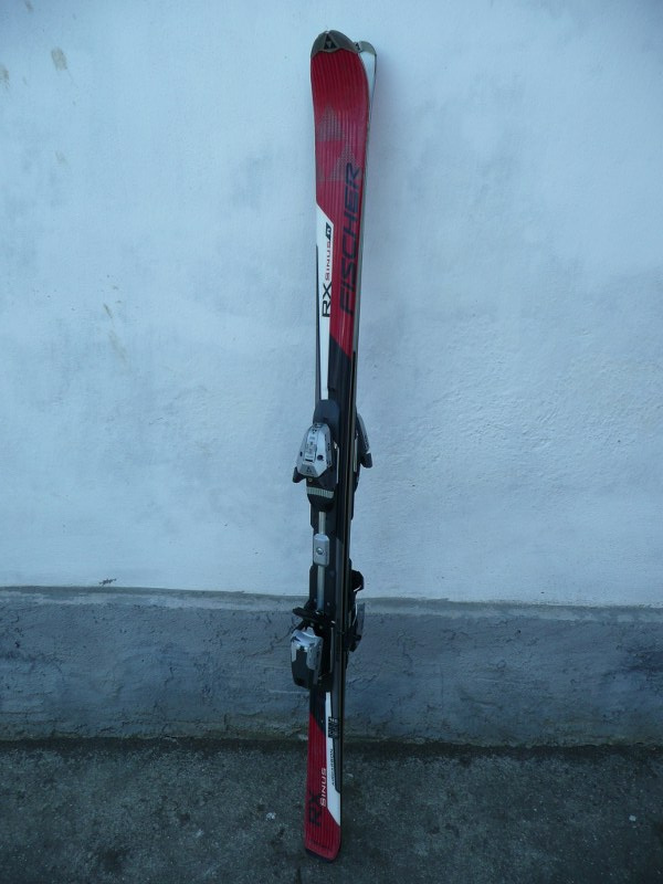 Tři páry značkových lyží - 3