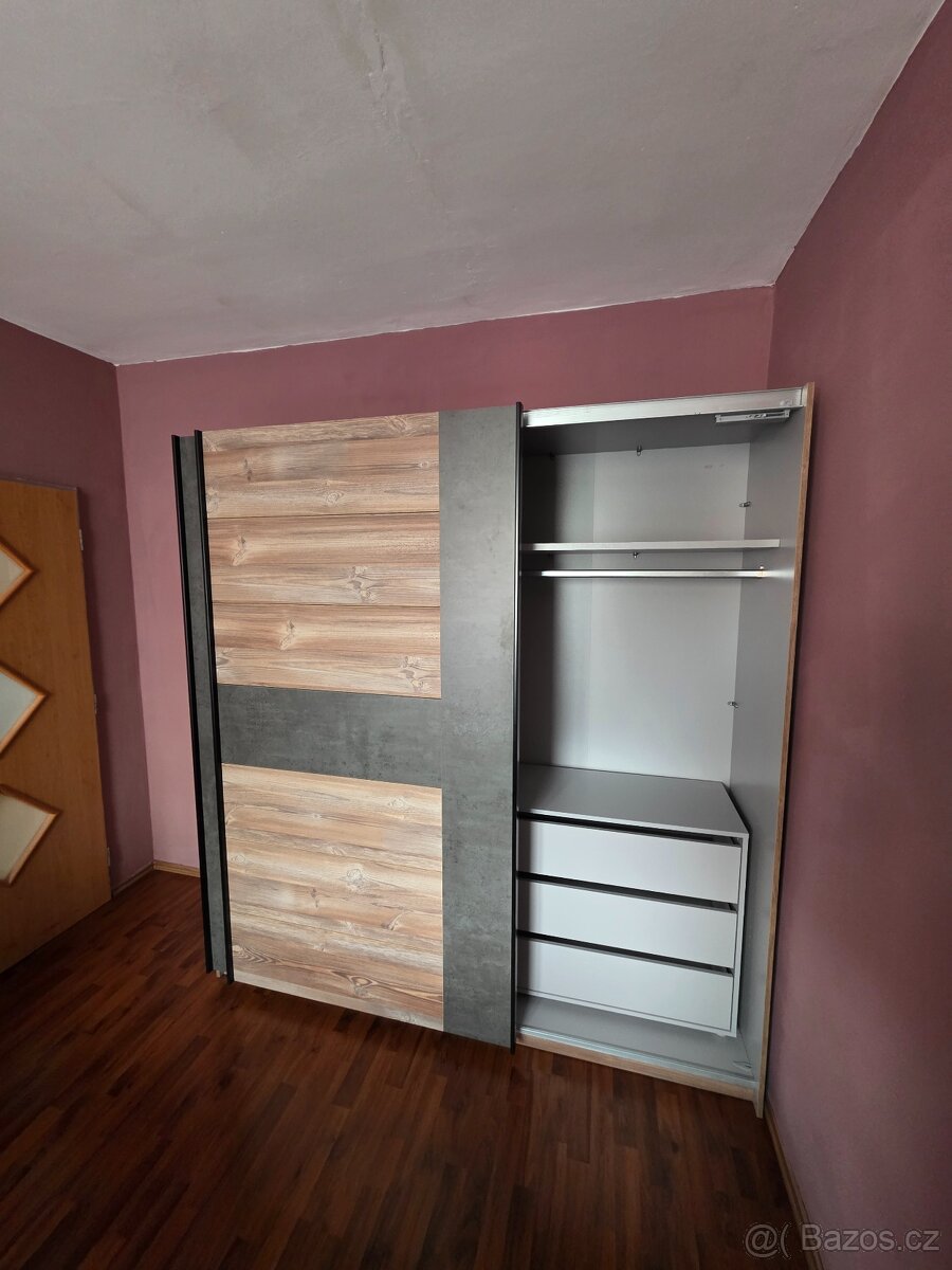 Šatní skříň - 3