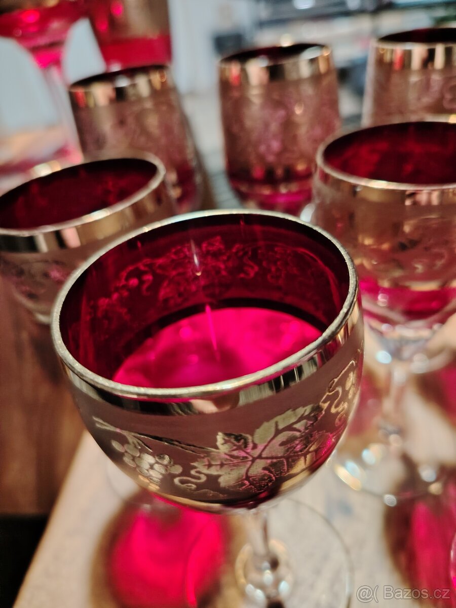 Granátové sklo se zlatým zdobením - 3