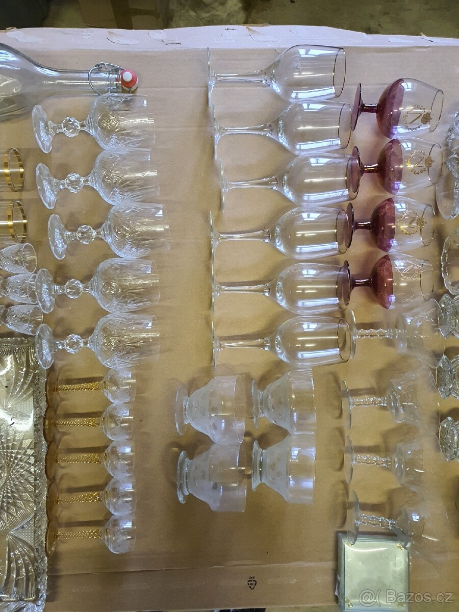 Staré broušené sklo a jiné předměty. - 3