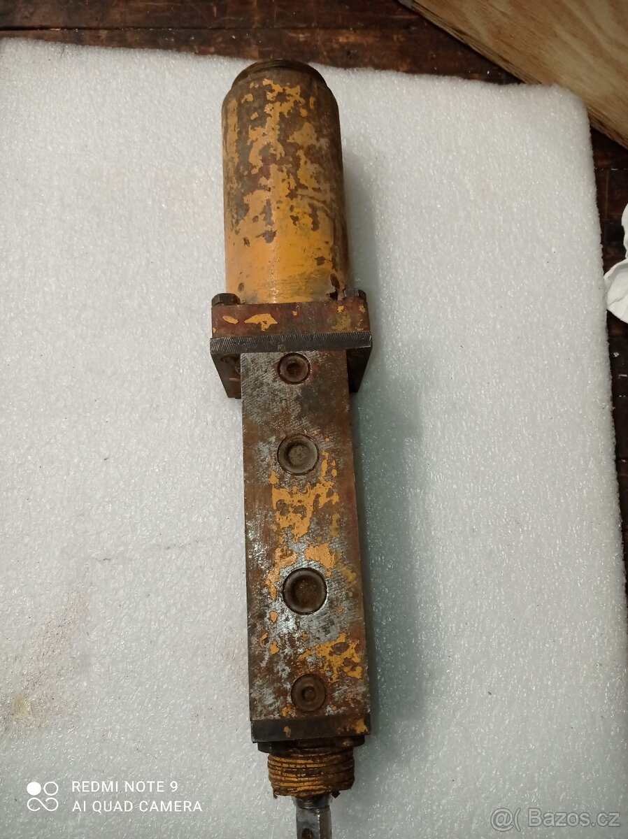 UN-053 hydraulický rozvaděč ZTS - 3