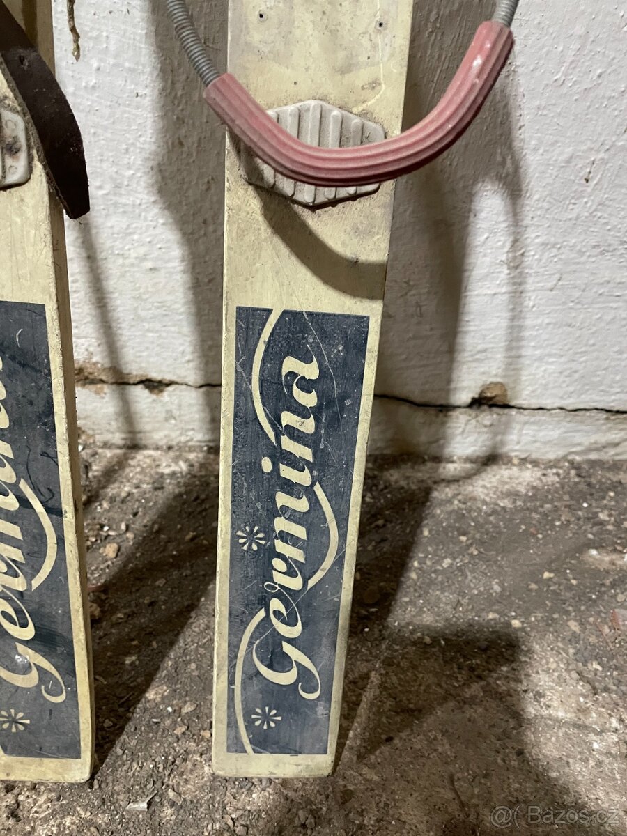 Prodám troje historické dětské lyže - 3