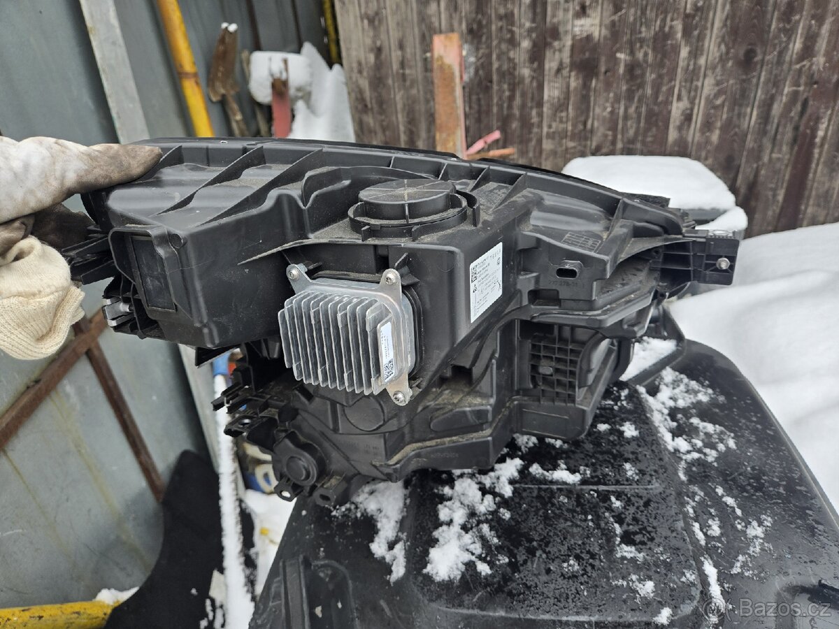 TESLA Y LEVE SVĚTLO - 3