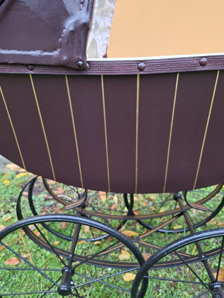 Starožitný kočárek pro panenky č. 637 - 3