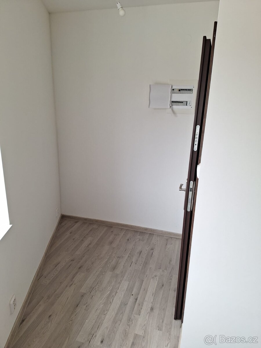 Byt 2+kk Rosice - pronajem - 3