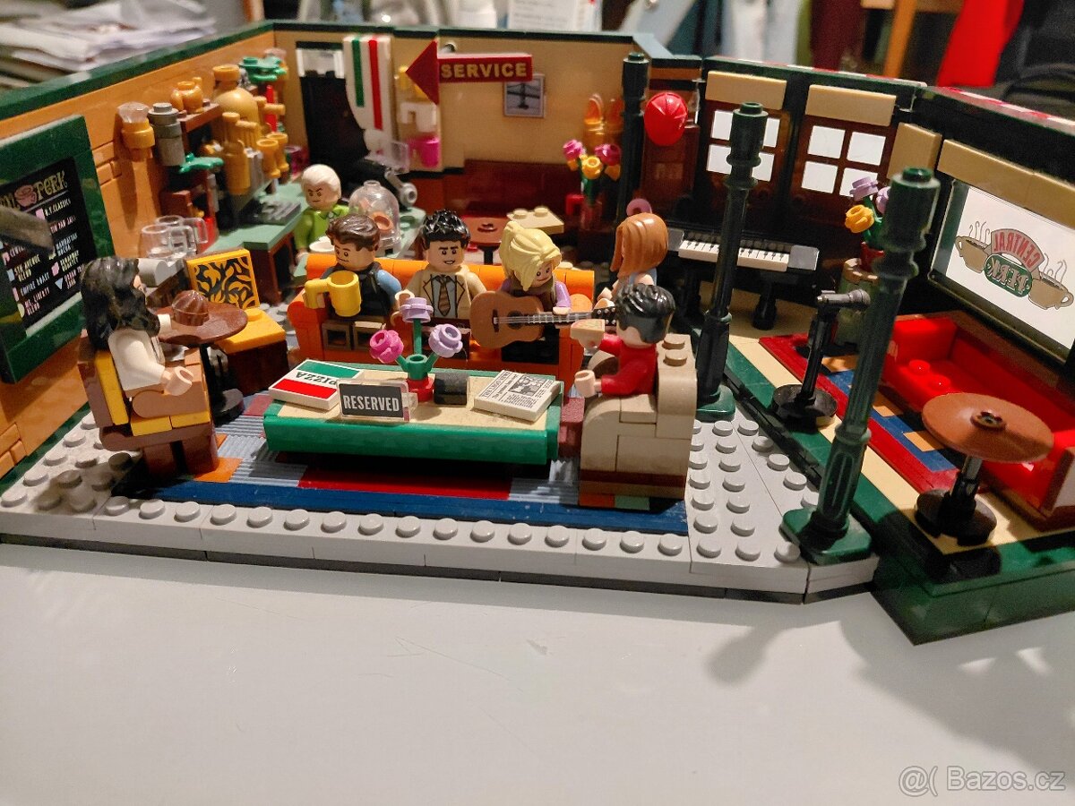 Lego Ideas F.R.I.E.N.D.S 21319 - 3