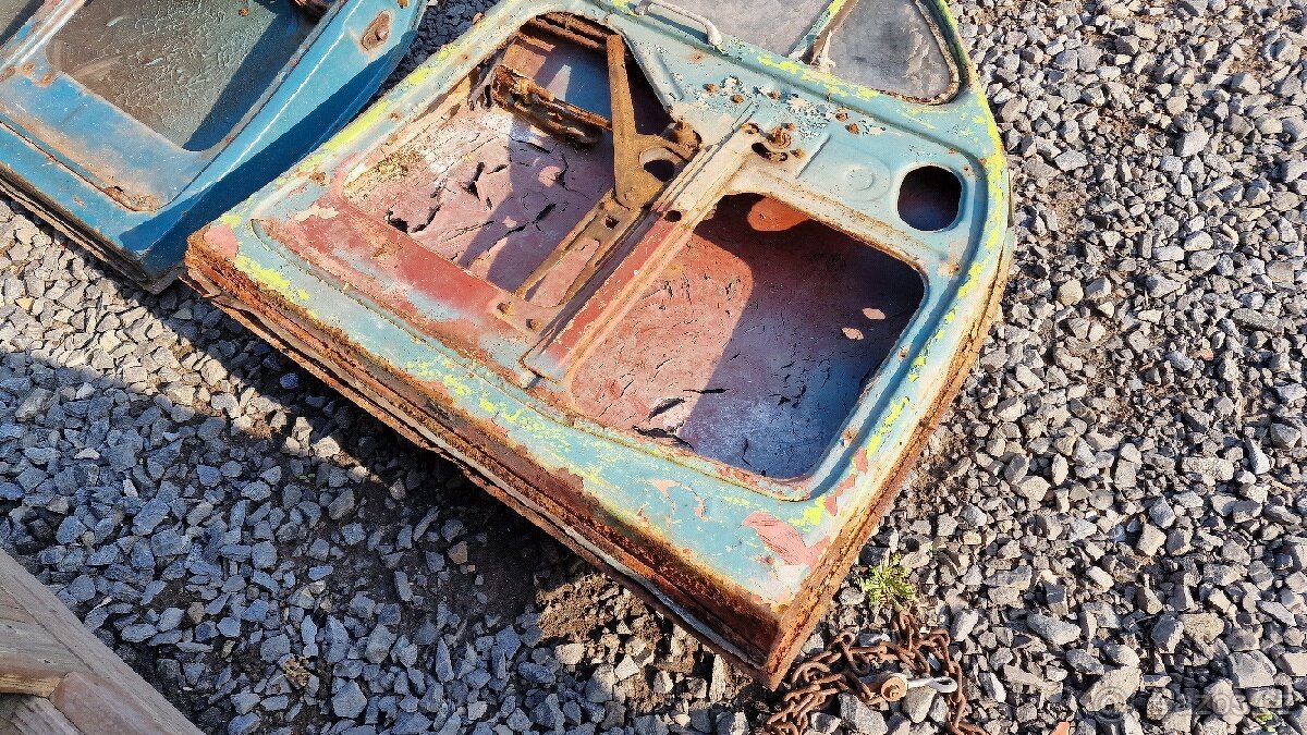 Skoda 1202 dvere - 3