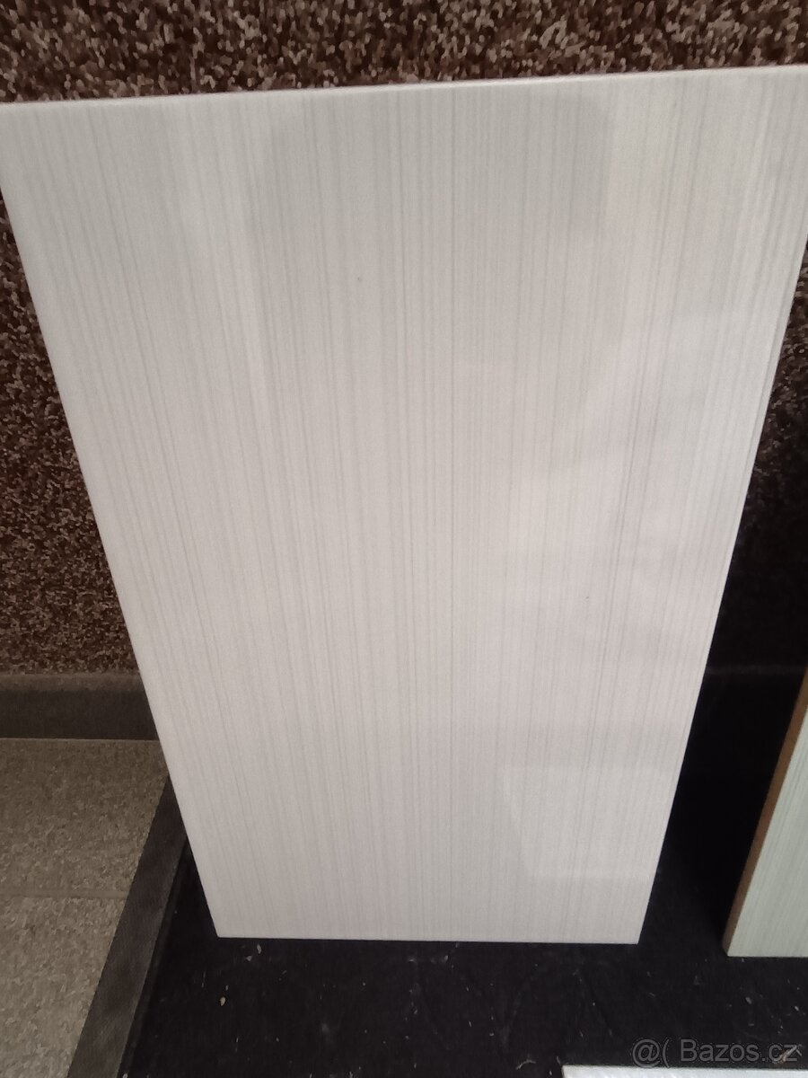 Keramické obklady – bílé, zelené, modré (celkem 22 ks) - 3