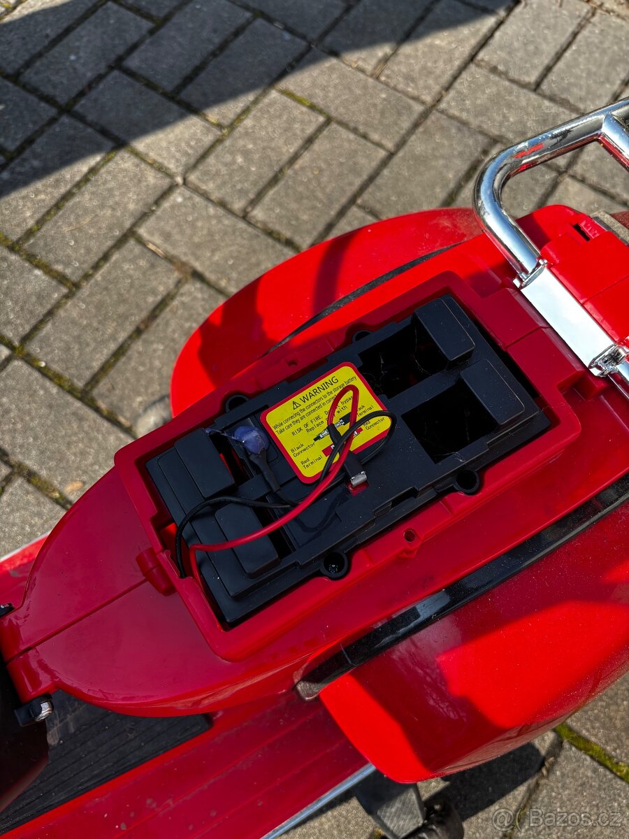 Elektrický skútr Piaggio / Vespa design - 3