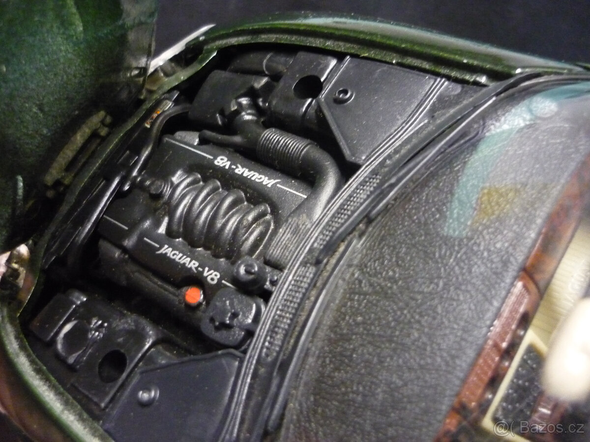 Jaguar XK8 1996 Maisto 1/18 - 3