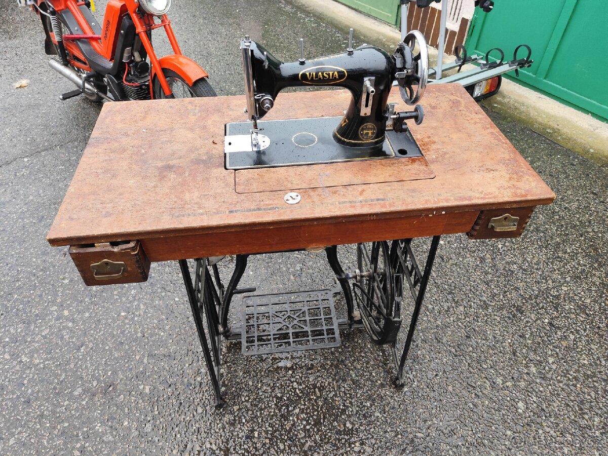 Starožitný šicí stroj VLASTA - 3