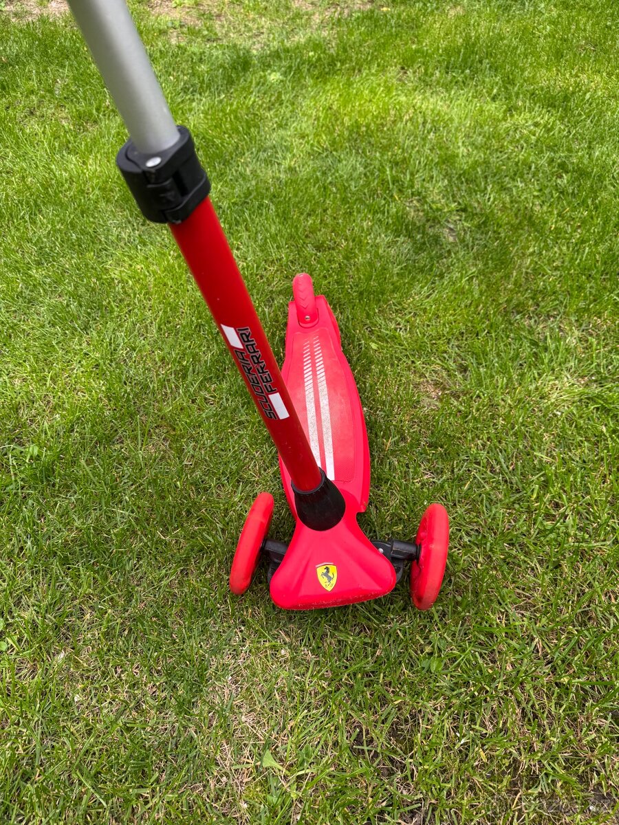Tříkolová koloběžka Ferrari - 3