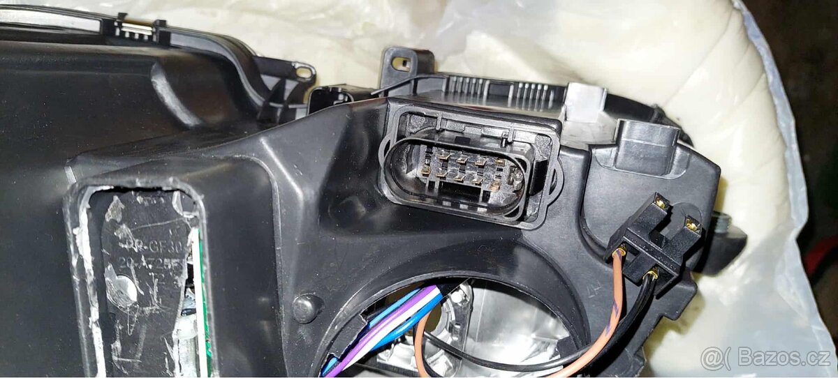 Mercedes benz c220 cdi w204 pravé přední světlo - 3
