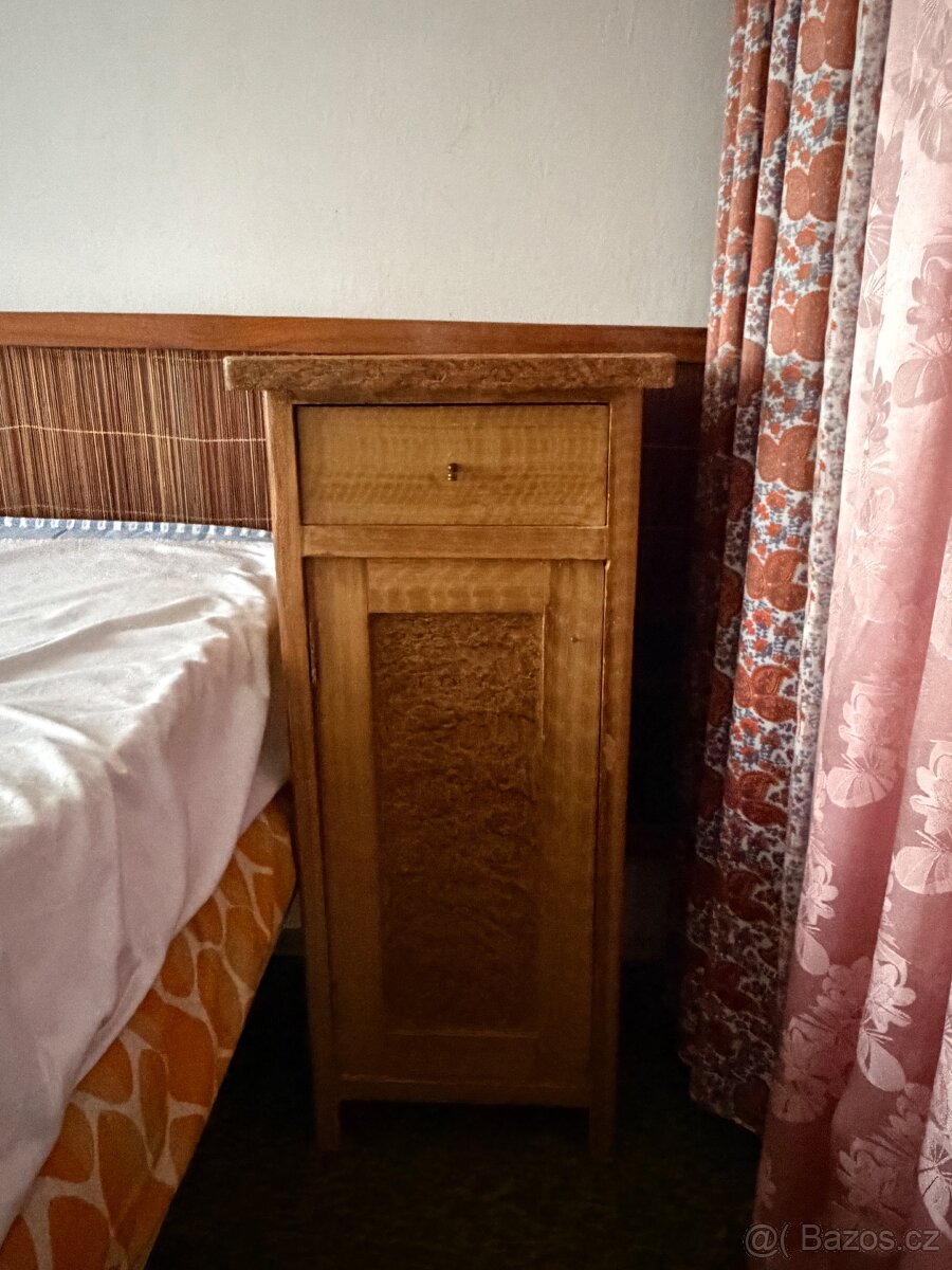 2 nocni stolky k toaletnímu stolku se zrcadlem - 3