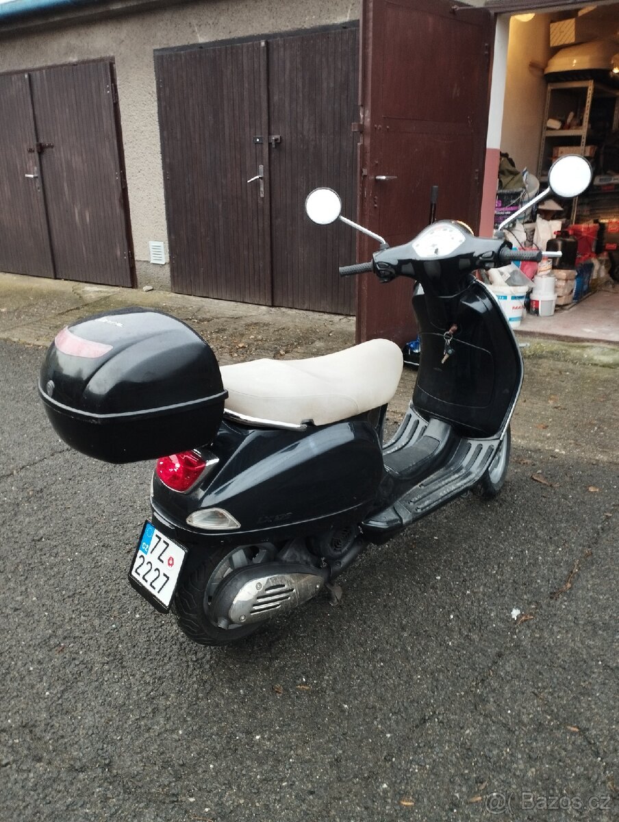 Prodám skútr Vespa LX 25 - 3