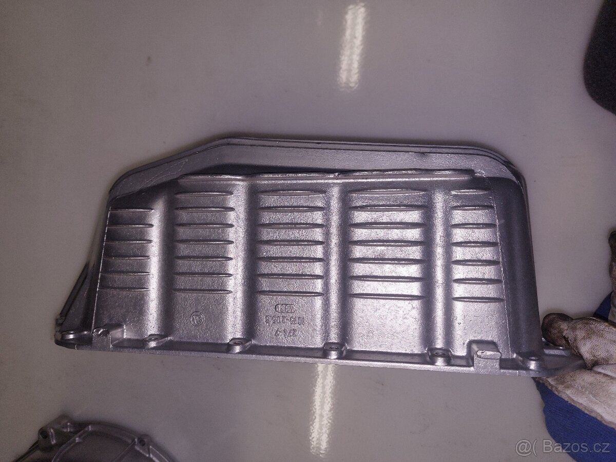 Víko ventilů škoda 136rapid favorit 130LR Felicia MPi 50kw - 3