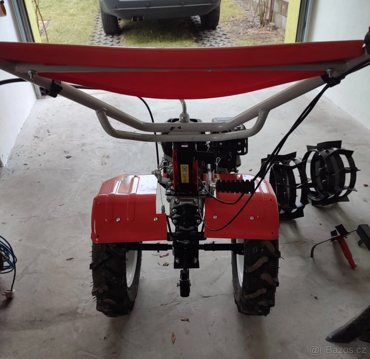 Zahradní traktůrek Hecht 7100 - 3