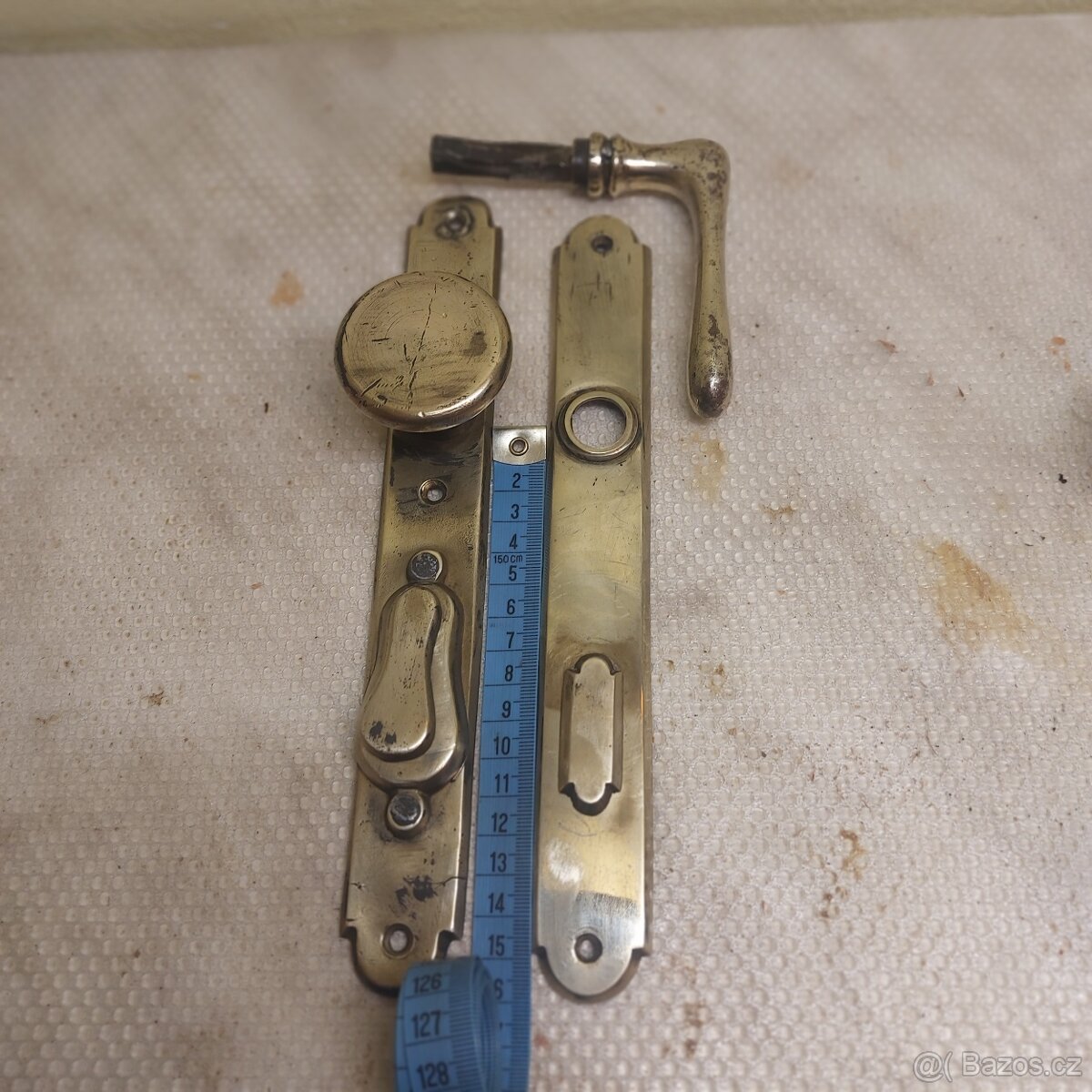 Sada mosaznýcĥ štítků a kliky. - 3