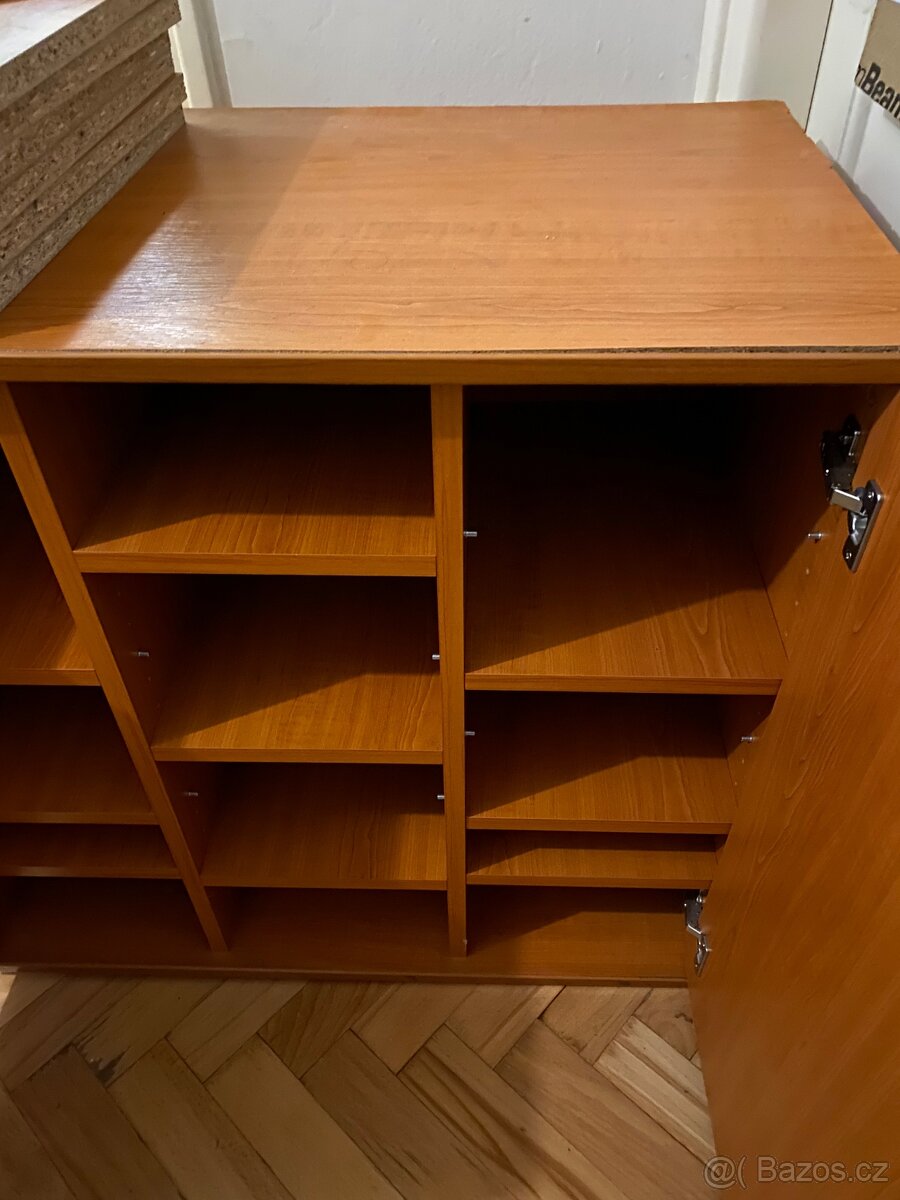 Dřevěná skřínka/komoda - 3