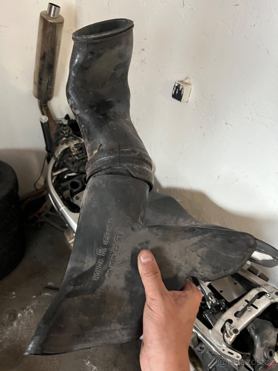 Prodám díly Honda CBR 600 f4i 2002 - 3