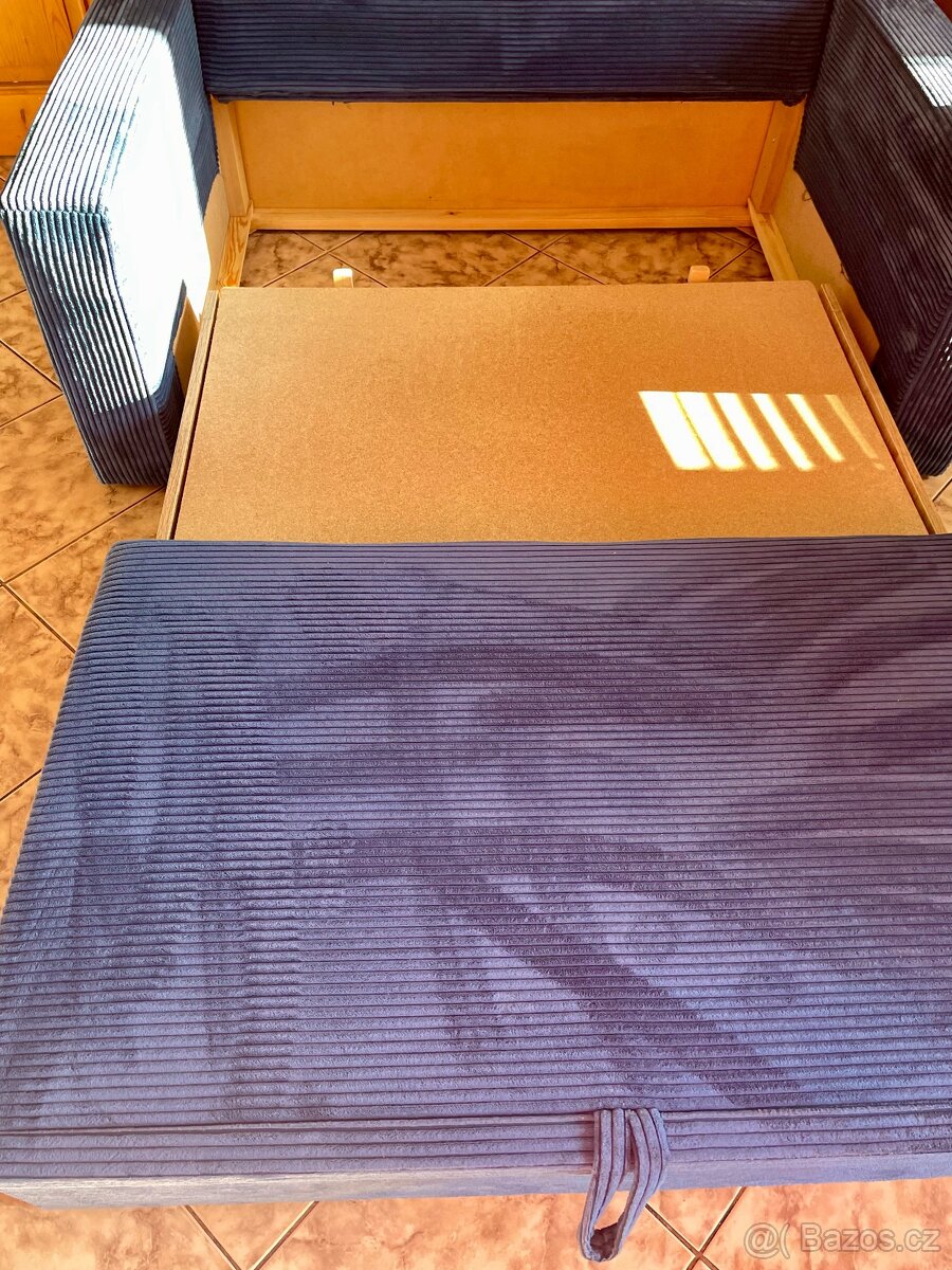 Prodám rozkládací manšestrovou pohovku - 3