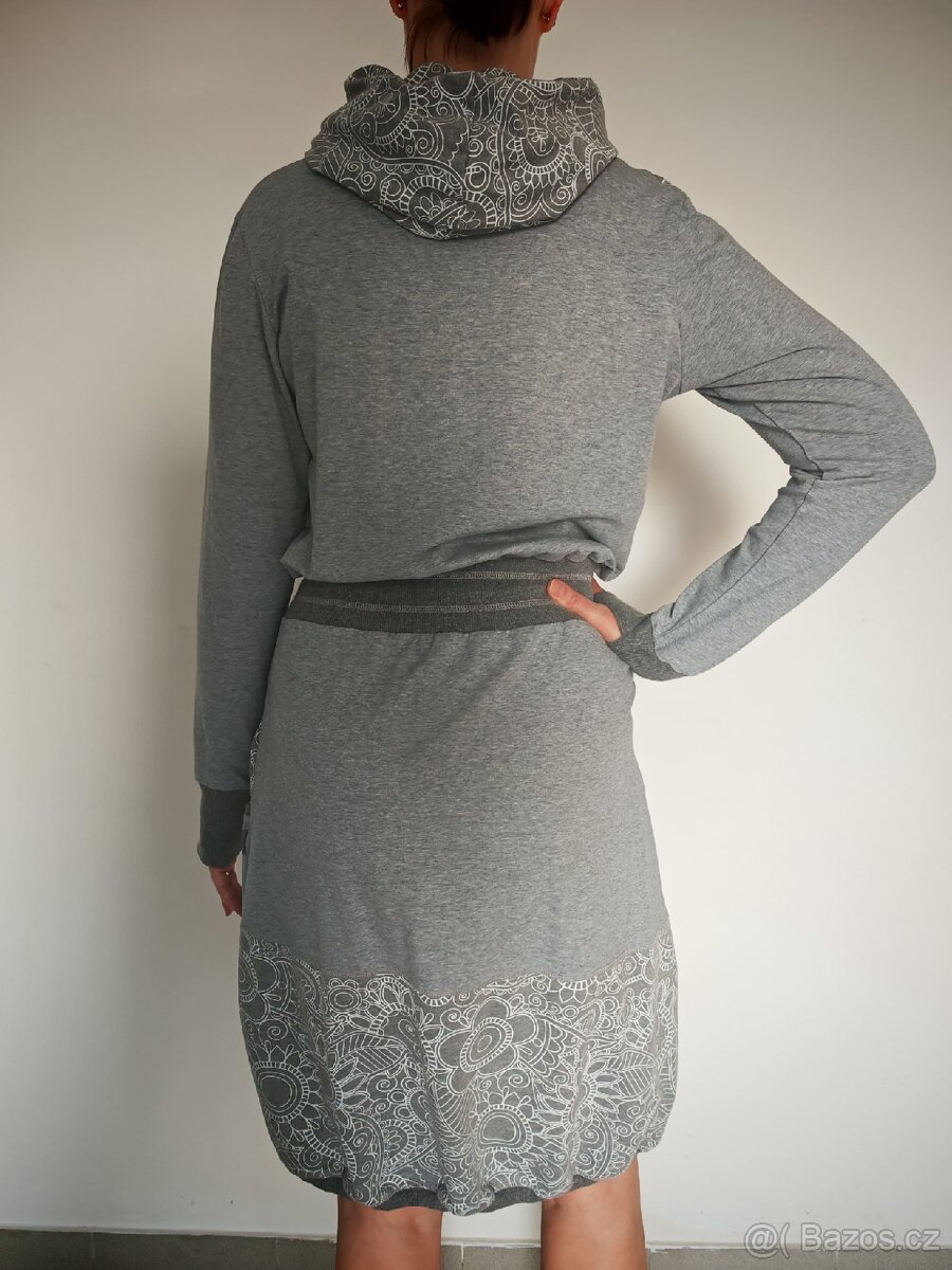 Světle šedé teplákové šaty The Tailors, v. M - 3