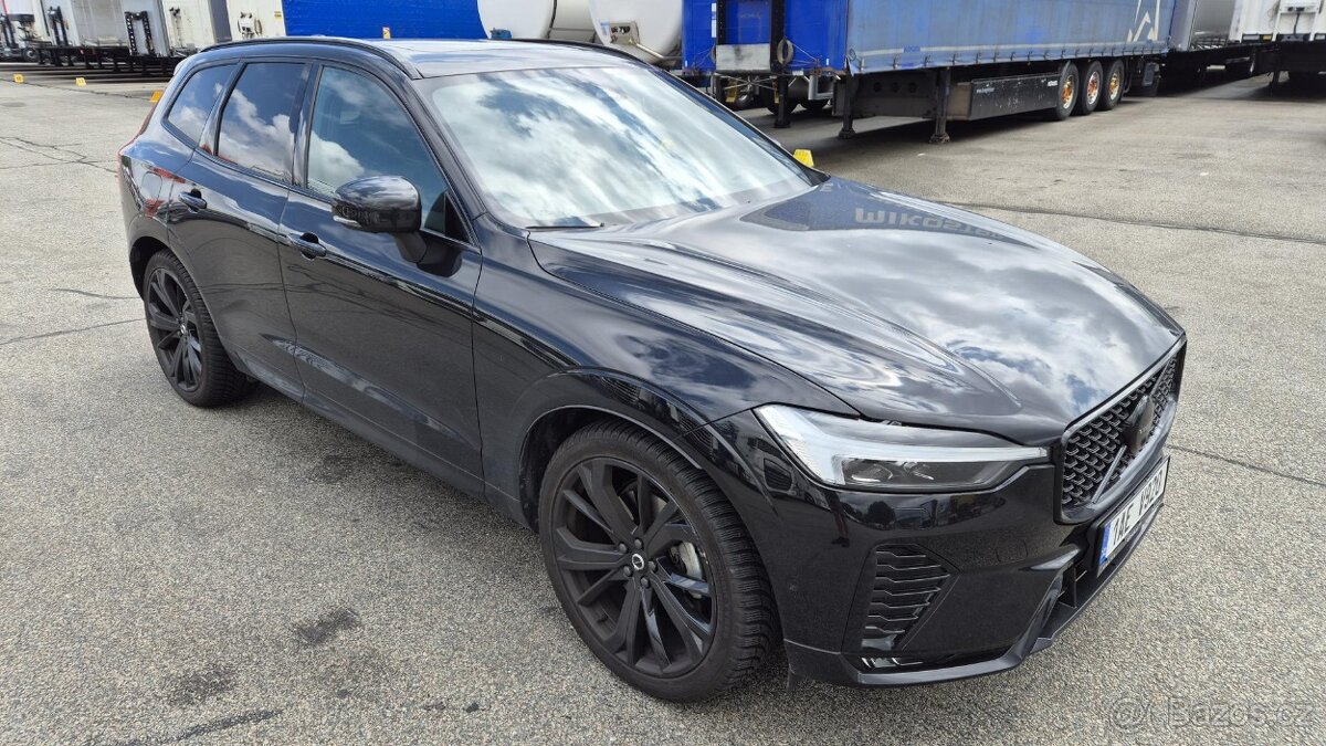 VOLVO XC60 2.0 AWD aut. Ultimate Black Edition - 3