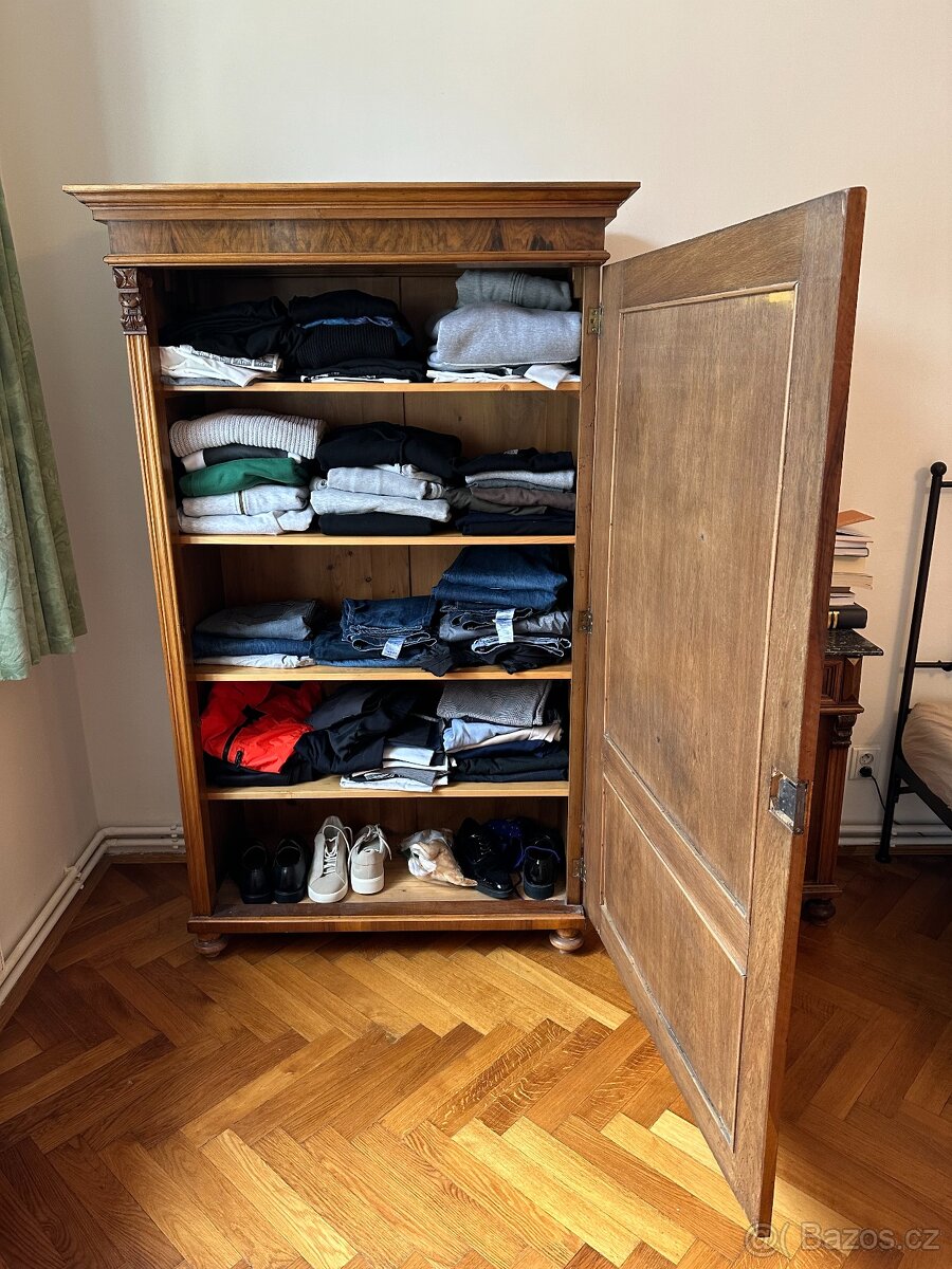 Starožitná šatní skříň - 3