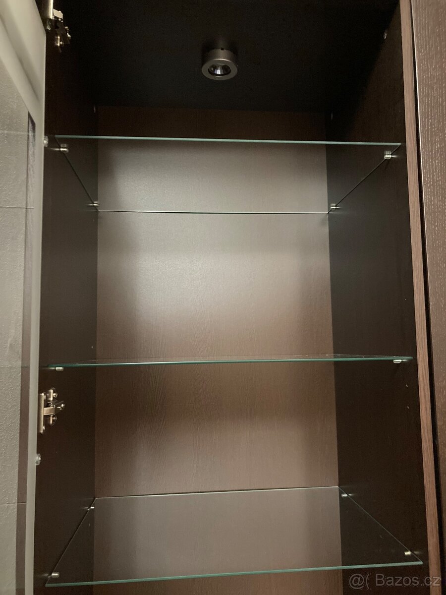Prosklená skříň - 3