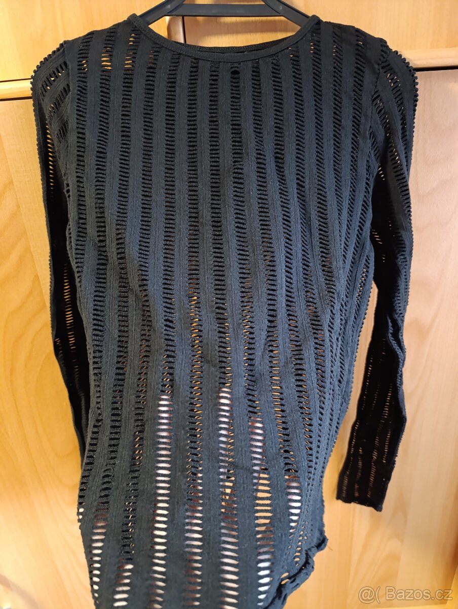 Černá halenka s dírkami - 3