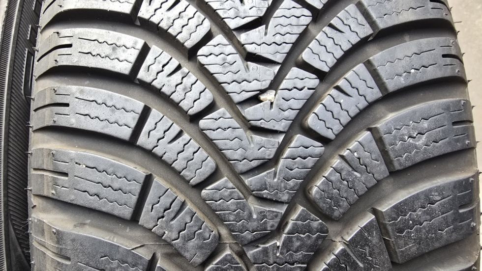 Zimní pneu 205/60/16 Falken - 3