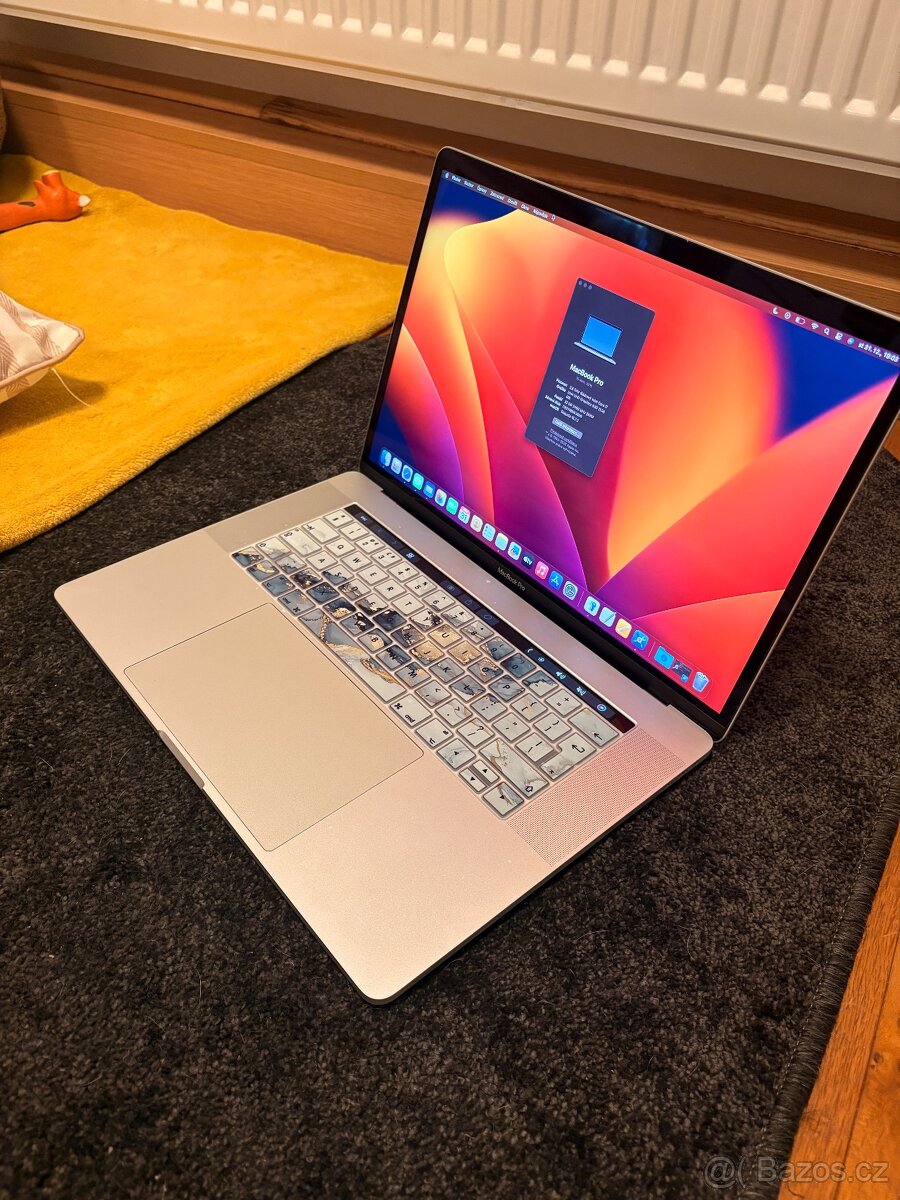 MacBook Pro 15” (2018) | i7 | 32 GB RAM | Retina - 3