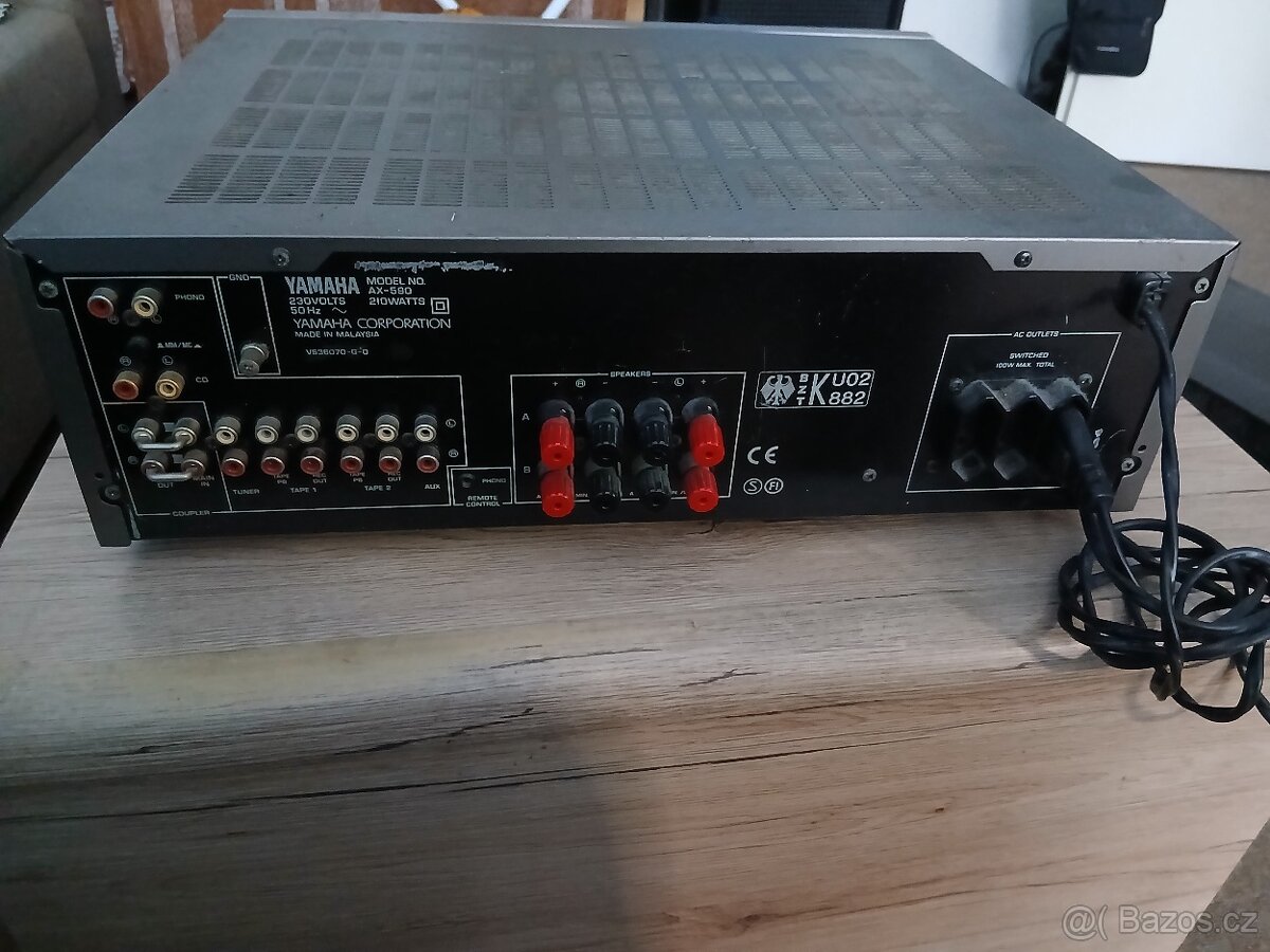 zesilovač YAMAHA - 3