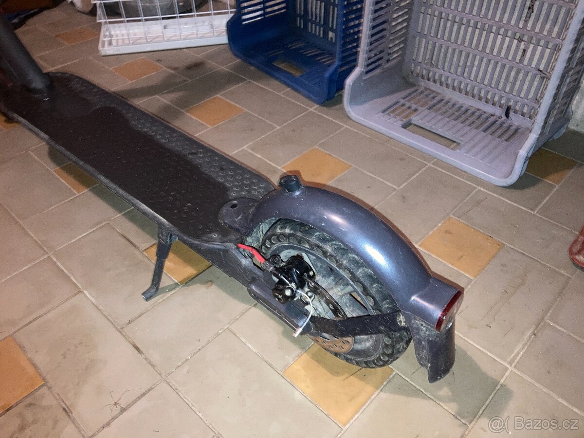 Prodám - koloběžka Xiaomi M365 - 3