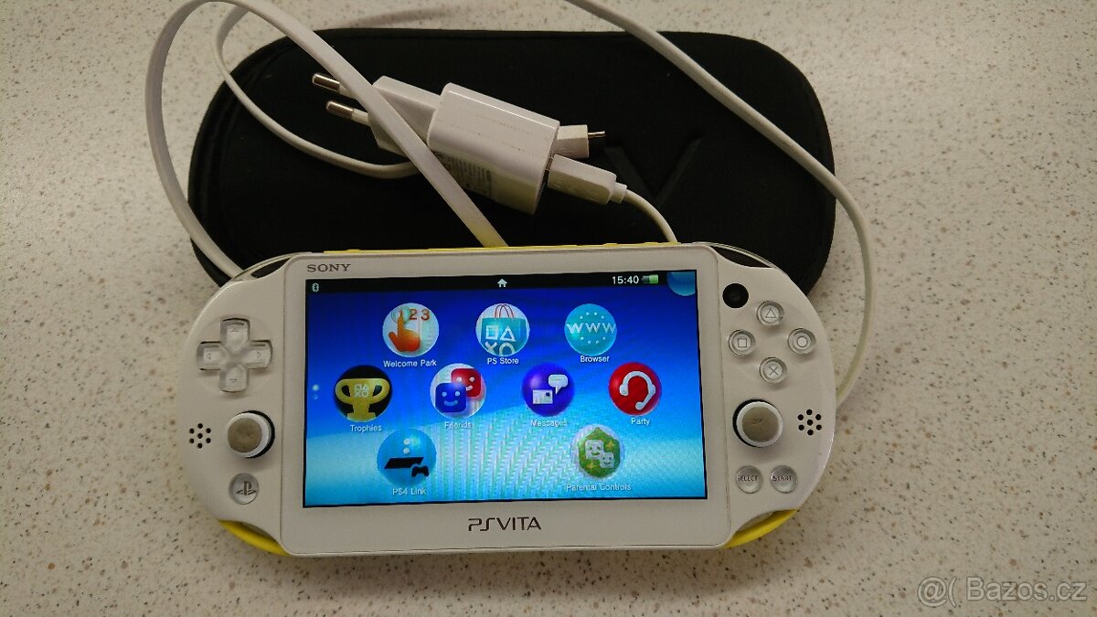 PS Vita + příslušenství - 3