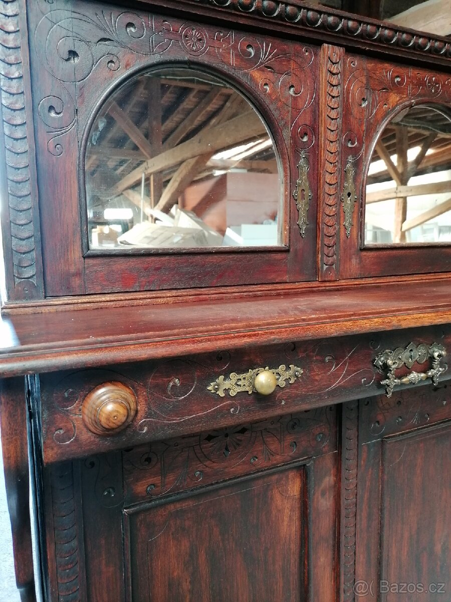 Starožitná postel ve skříní - 3