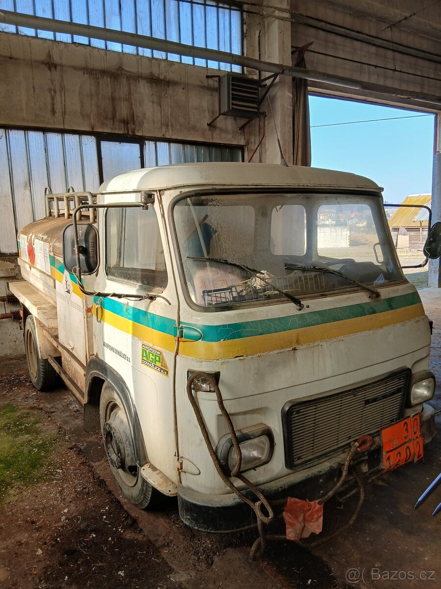 Avia A31 cisterna na PHM. - 3