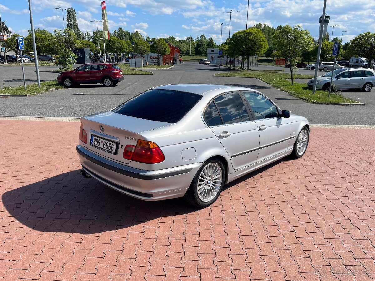 BMW E46 323i sedan - 3