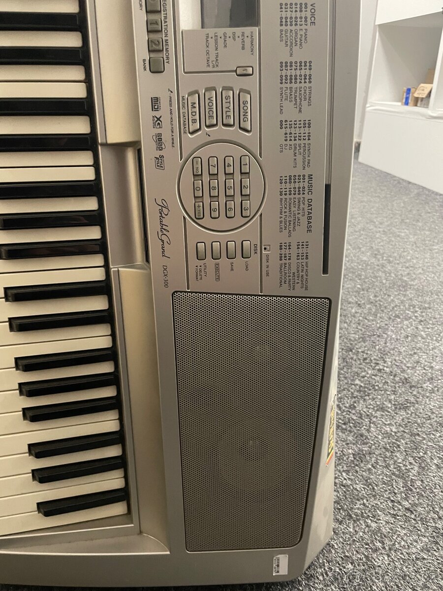 Klávesy Yamaha DGX-300 - 3